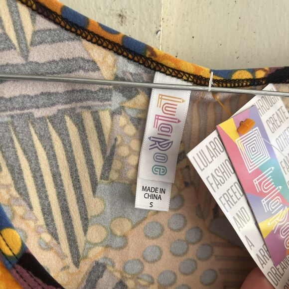 LuLaRoe Womens  Classic Tee Shirt Top Tunic Buttery Soft Fabric Small - Picture 2 of 4